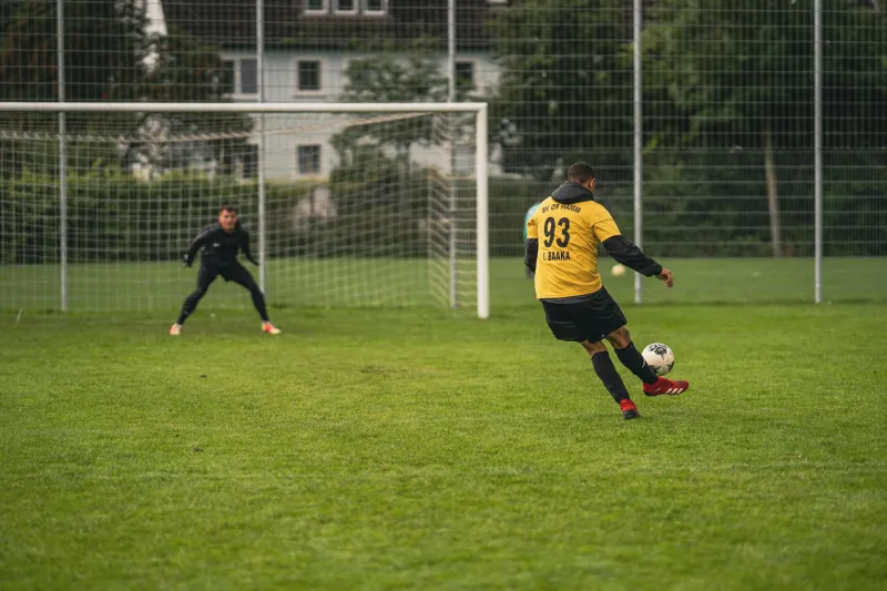 Zwischen Prestige und Pragmatismus: Warum Bundesliga-Klubs 2026 verstärkt auf gestandene Spieler statt auf teure Jungstars setzen